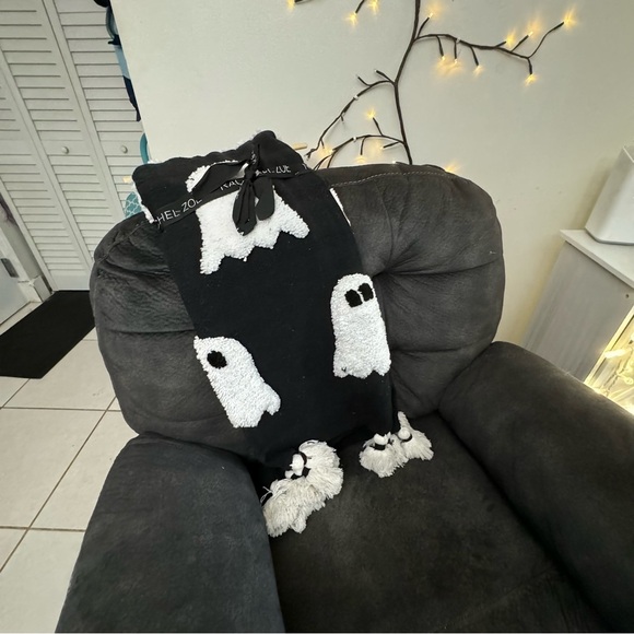 Rachel Zoe Classic Black and White Ghost blanket - Picture 7 of 8